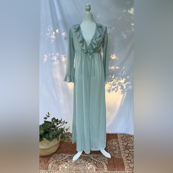 Vintage Montgomery Ward Ruffle Robe - Picture 1 of 6